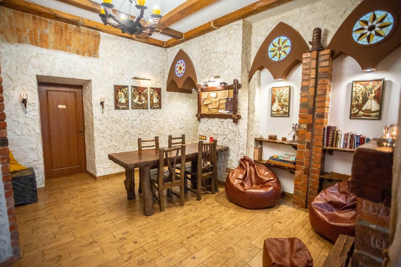 Ghostel - Medieval Hostel Lviv Eksteriør billede
